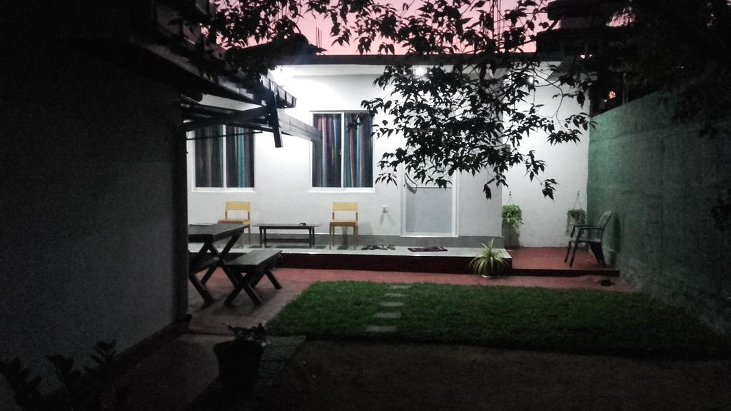 Araliya White House Apartment Negombo Exterior photo